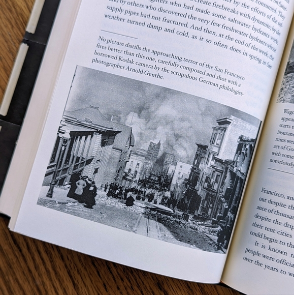 A Crack in the Edge of the World by Simon Winchester - Picture 7 of 8